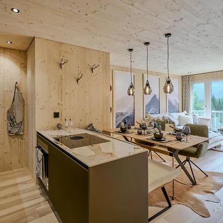 Appartamaint Tscherv By Vacations, Exklusive Im Zentrum Mit Blick Auf Den Untersee Und Berge Inkl Parkplatz アローザ