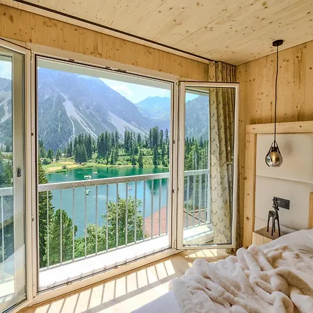 Appartamaint Tscherv By Vacations, Exklusive Im Zentrum Mit Blick Auf Den Untersee Und Berge Inkl Parkplatz アパート