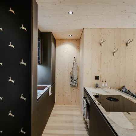 Appartamaint Tscherv By Vacations, Exklusive Im Zentrum Mit Blick Auf Den Untersee Und Berge Inkl Parkplatz * アローザ