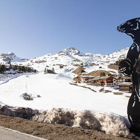 Appartamaint Tscherv By Vacations, Exklusive Im Zentrum Mit Blick Auf Den Untersee Und Berge Inkl Parkplatz アローザ